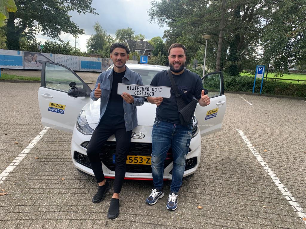 Lesauto van Autorijschool Rijtechnologie in Hengelo